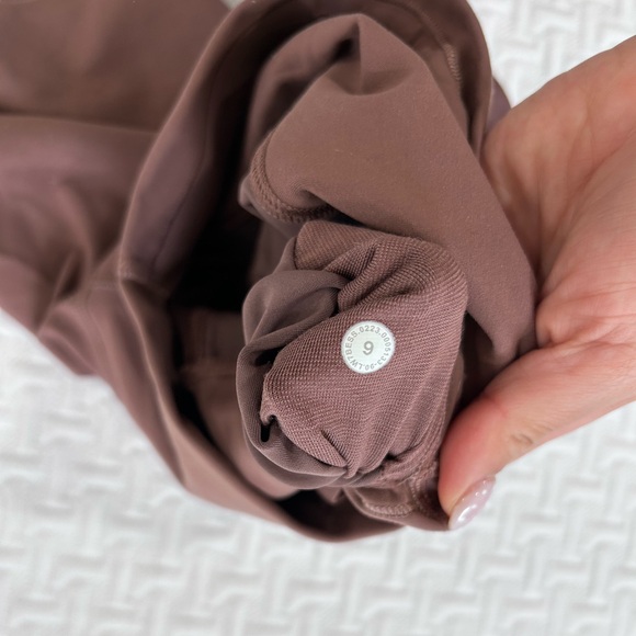 Lululemon wunder train shorts size 6 - Picture 4 of 8